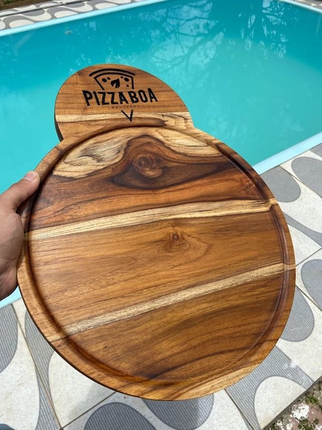 Tábua de pizza com logo feita na CNC Router